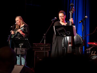 Andrea Türk und Trudi Fassbender | © AWO Bremerhaven/Simone Hryzyk
