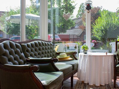 Gemütliche Sitzecke im Innenbereich der Einrichtung "Birkenhof"